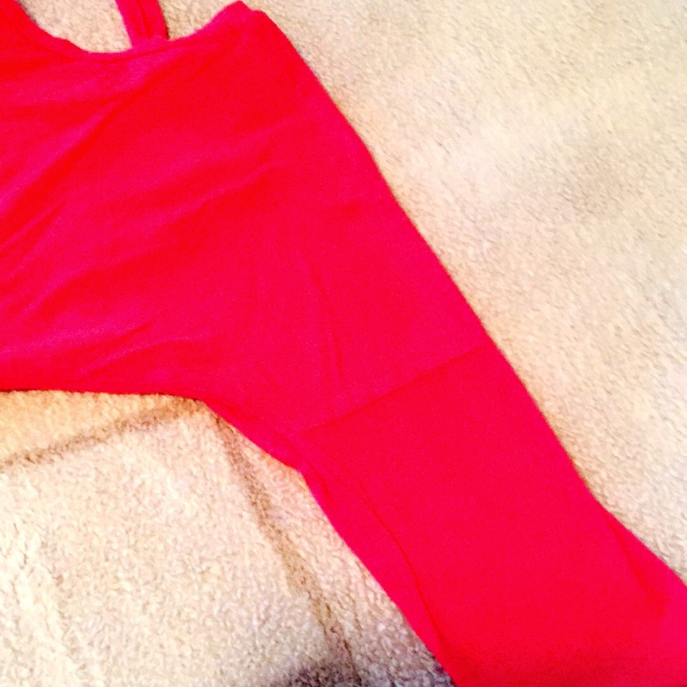 Red top - Picture 2 of 4